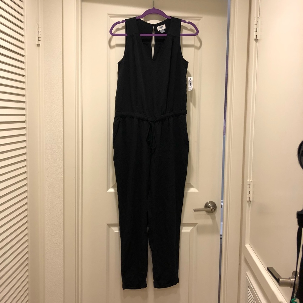 Black jumpsuit, tie waste, sleeveless and pockets